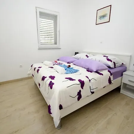 Vesela - Comfort One Bedroom With Balcony And Sea View Lägenhet