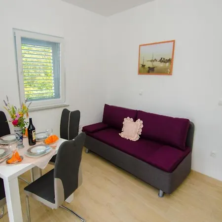 Vesela - Comfort One Bedroom With Balcony And Sea View Lägenhet