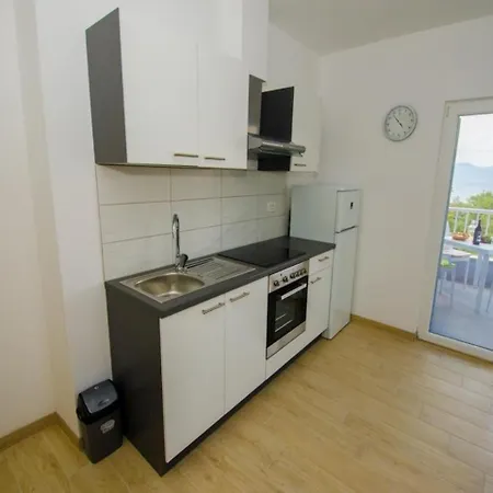 Vesela - Comfort One Bedroom With Balcony And Sea View Lägenhet