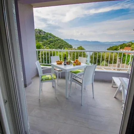 Vesela - Comfort One Bedroom With Balcony And Sea View
